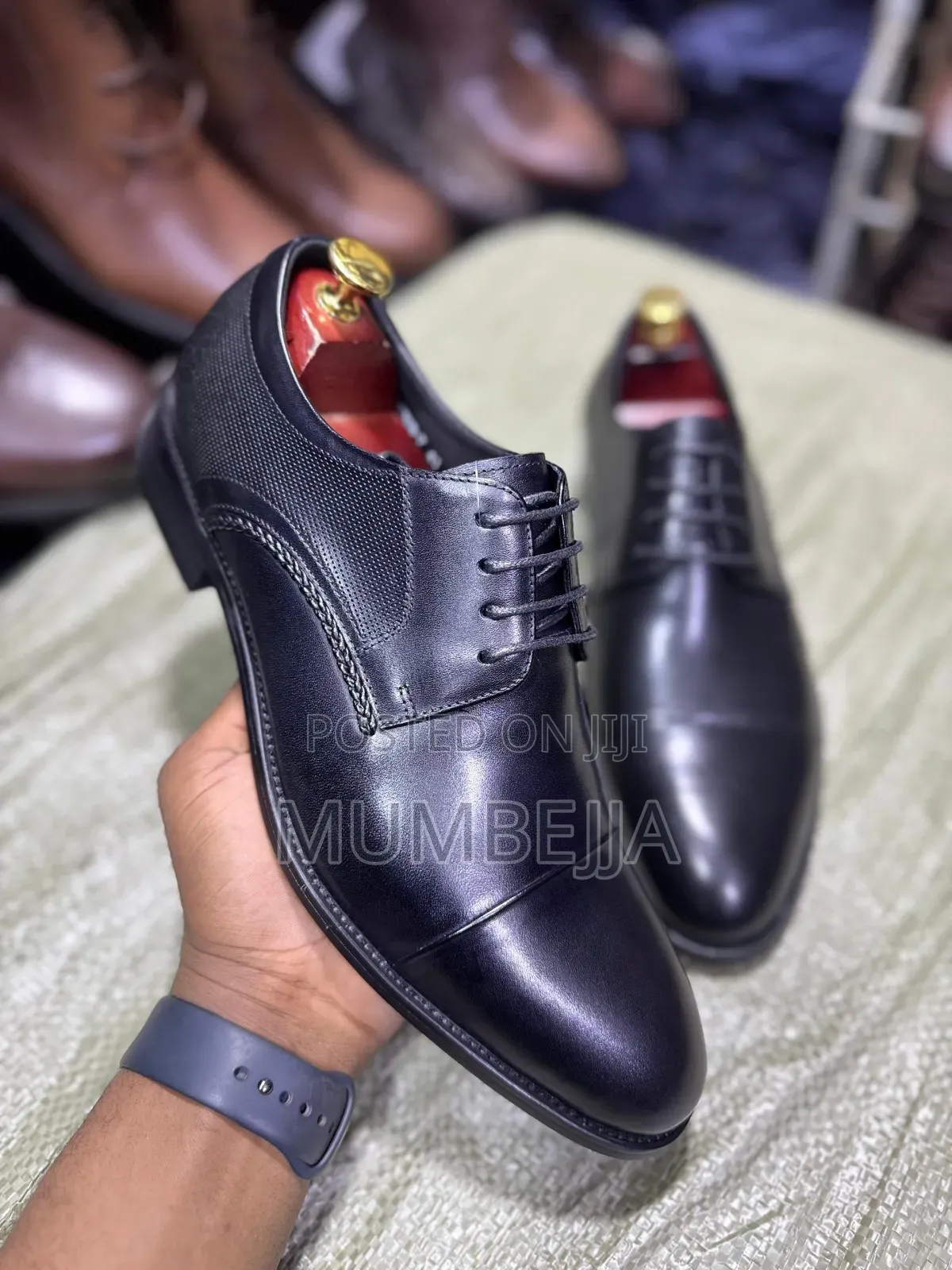 Black Leather Dress Shoes With Textured Upper ,Glossy Finish Toe Cap