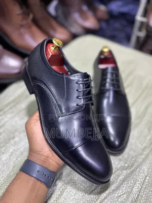 Black Leather Dress Shoes With Textured Upper ,Glossy Finish Toe Cap