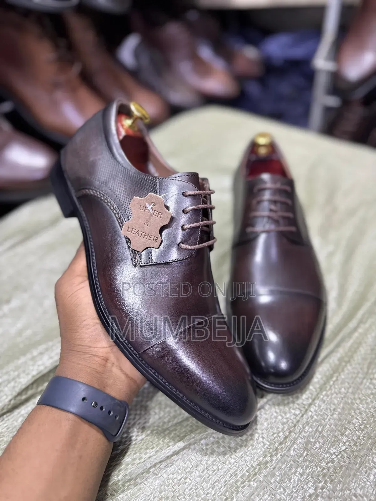 Black Leather Dress Shoes With Textured Upper ,Glossy Finish Toe Cap