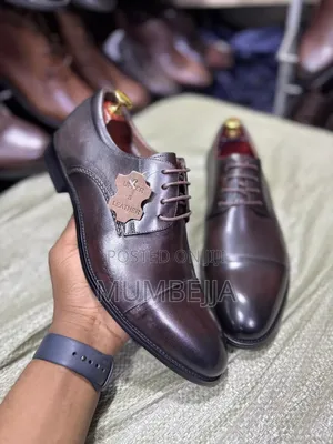 Black Leather Dress Shoes With Textured Upper ,Glossy Finish Toe Cap