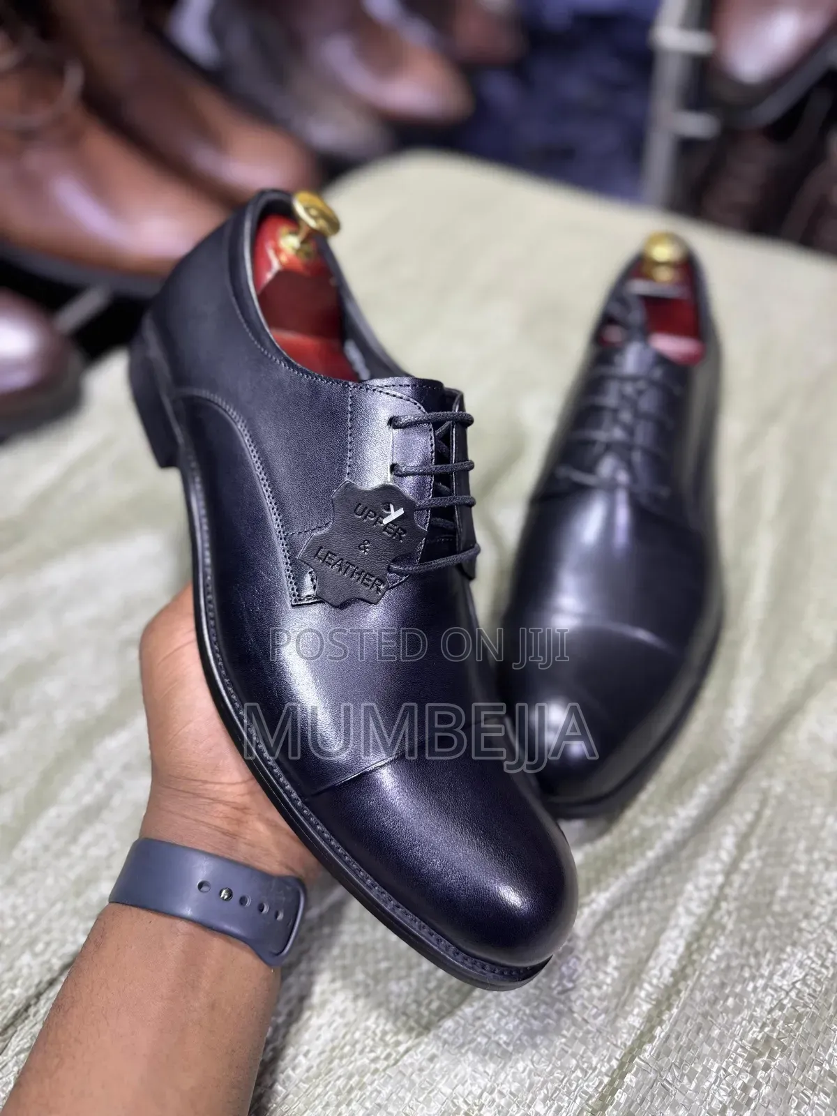 Black Leather Dress Shoes With Textured Upper ,Glossy Finish Toe Cap