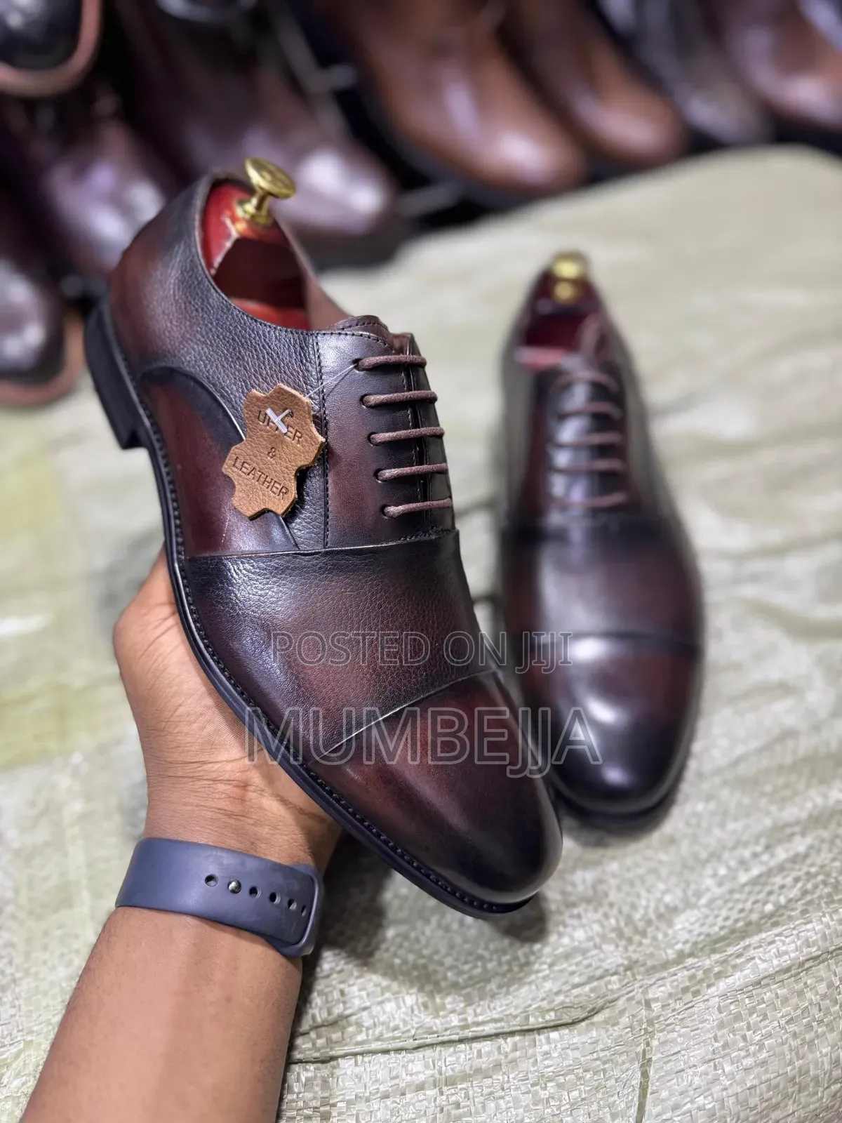 Black Leather Dress Shoes With Textured Upper ,Glossy Finish Toe Cap