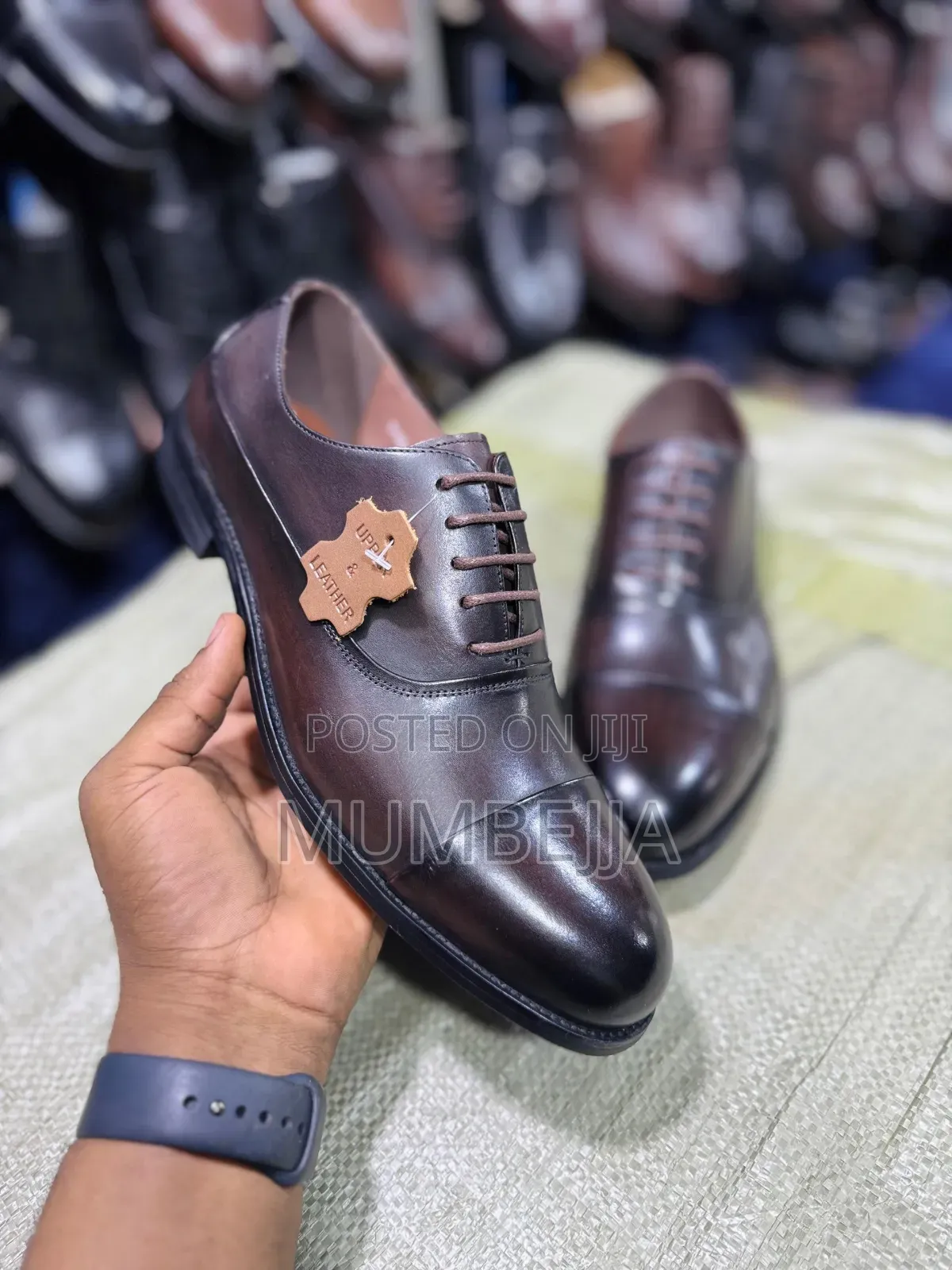 Black Leather Dress Shoes With Textured Upper ,Glossy Finish Toe Cap