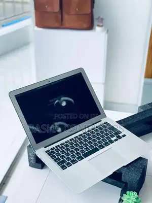 New Laptop Apple MacBook Air 8GB Intel Core i5 SSD 256GB