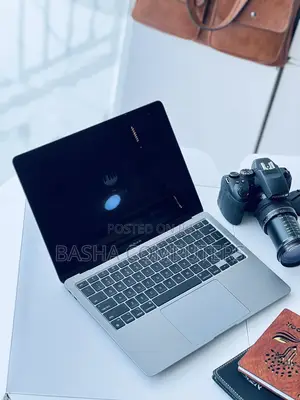 New Laptop Apple MacBook Pro 2017 16GB Intel Core i7 SSD 512GB