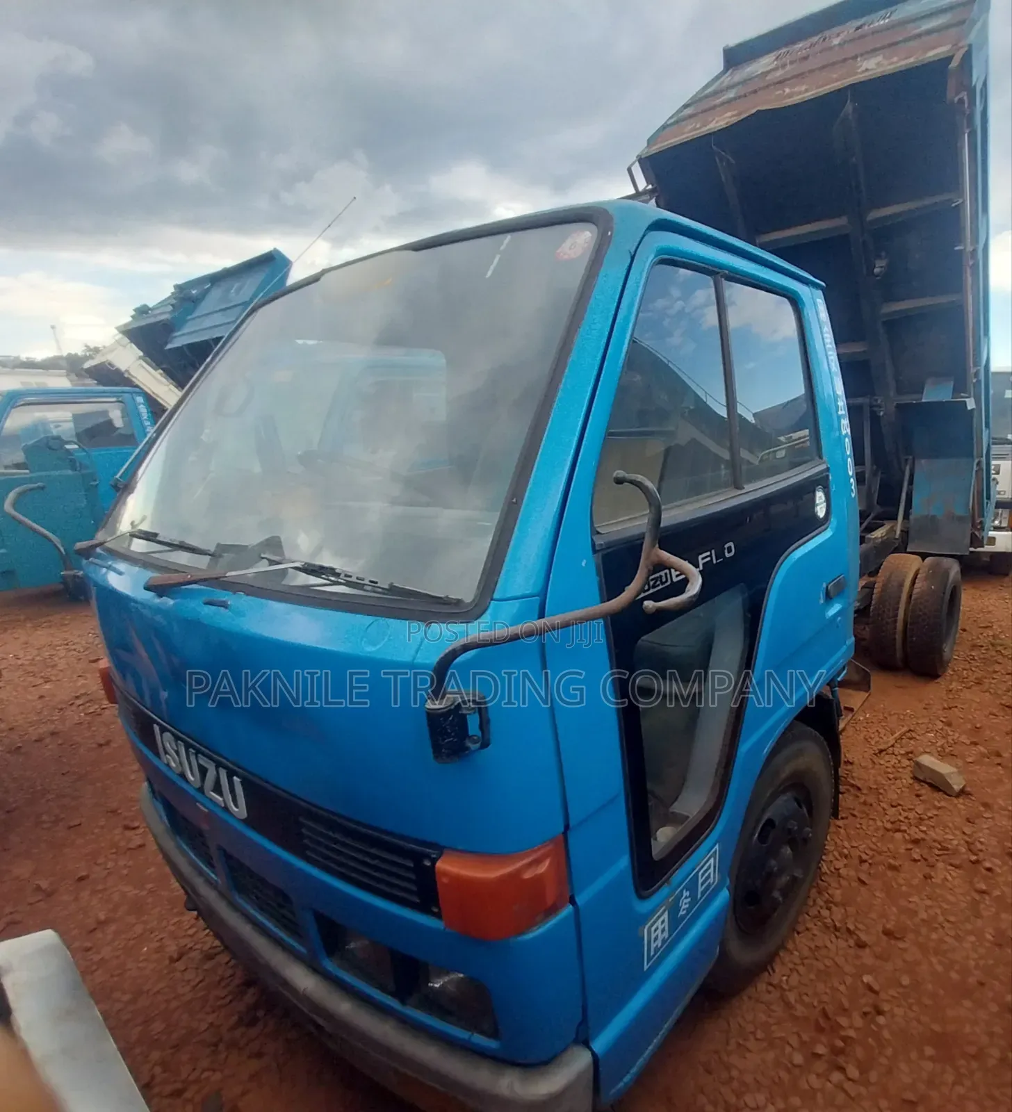 Isuzu Elf 1992 Blue