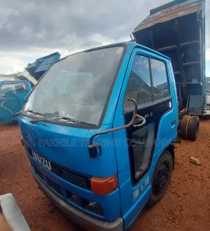 Isuzu Elf 1992 Blue