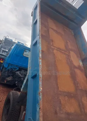Isuzu Elf 1992 Blue