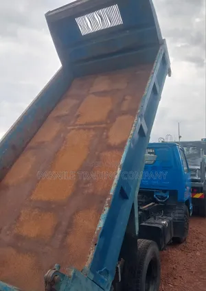 Isuzu Elf 1992 Blue