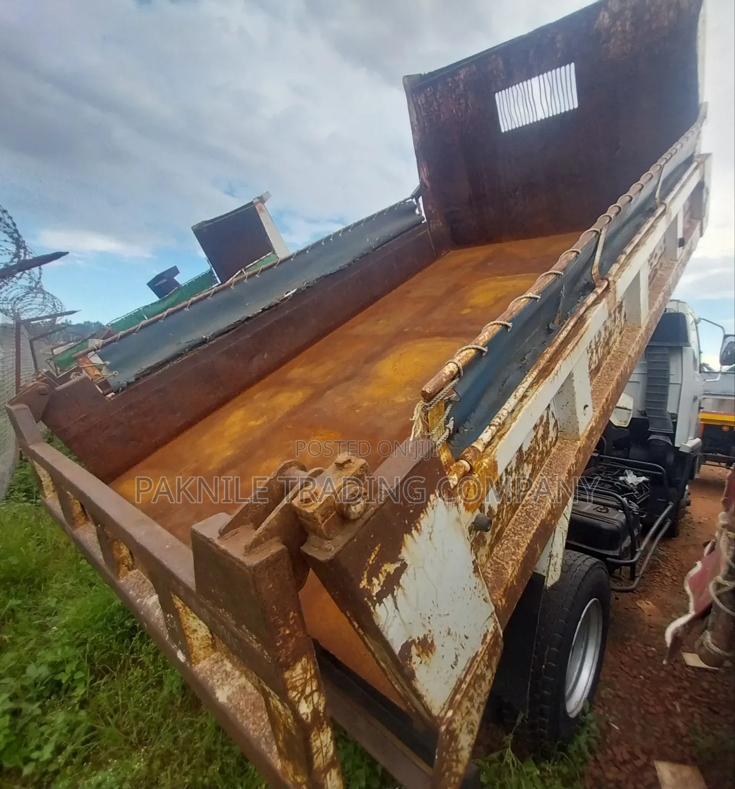 Isuzu 4 Ton Dump Truck 1992