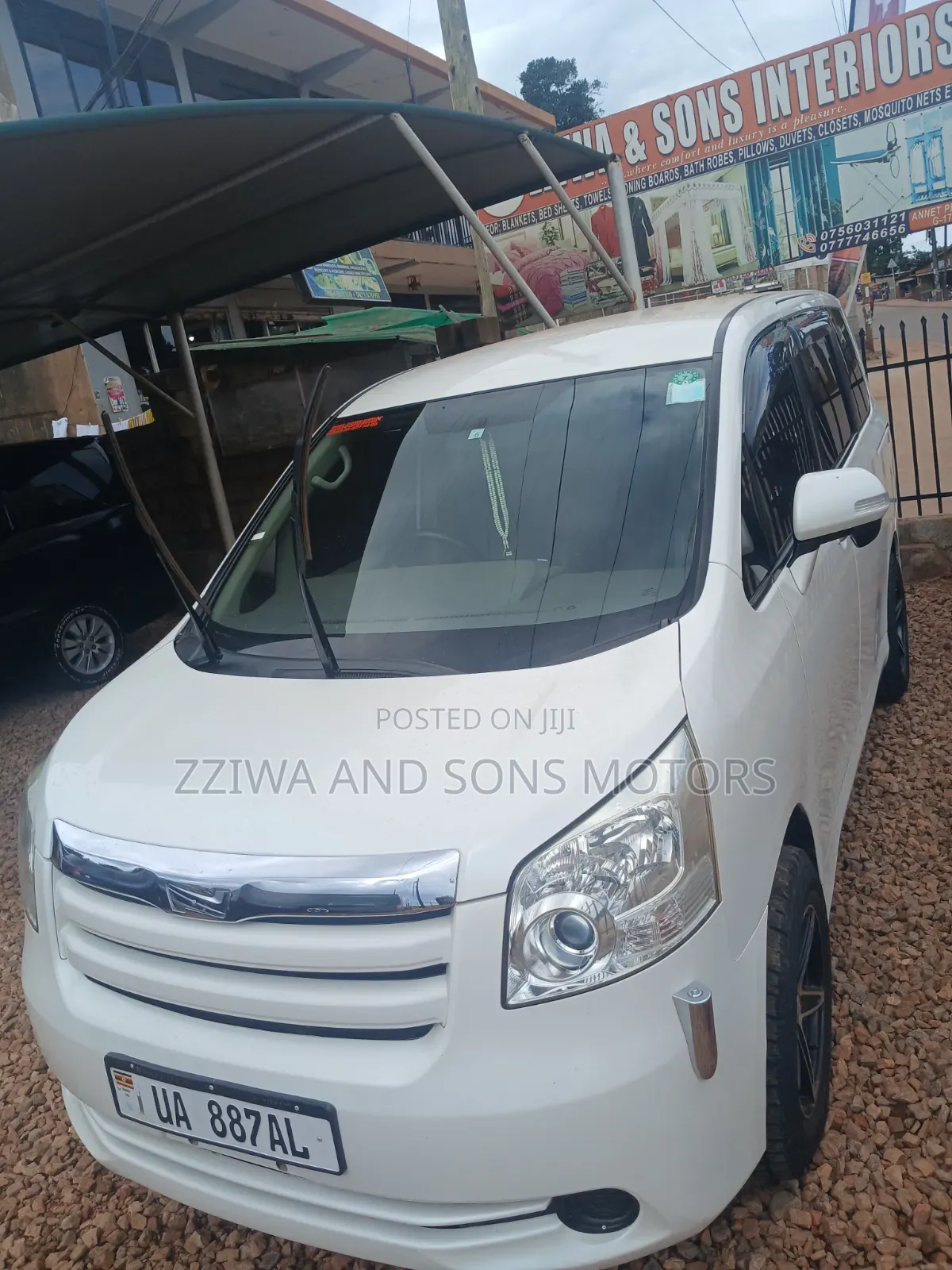 Toyota Noah 2.0 FWD (8 Seater) 2014 White
