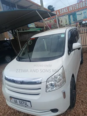 Toyota Noah 2.0 FWD (8 Seater) 2014 White
