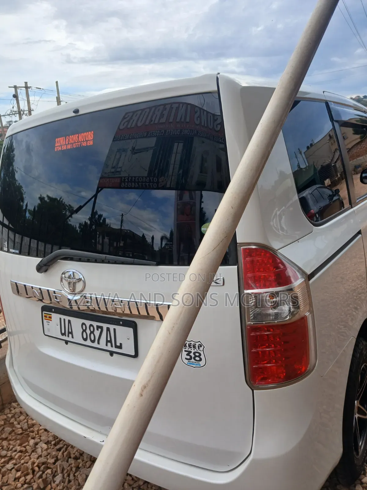 Toyota Noah 2.0 FWD (8 Seater) 2014 White
