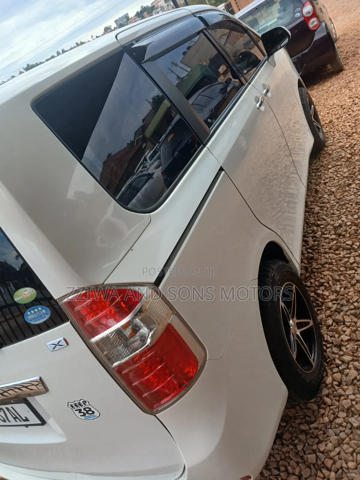 Toyota Noah 2.0 FWD (8 Seater) 2014 White