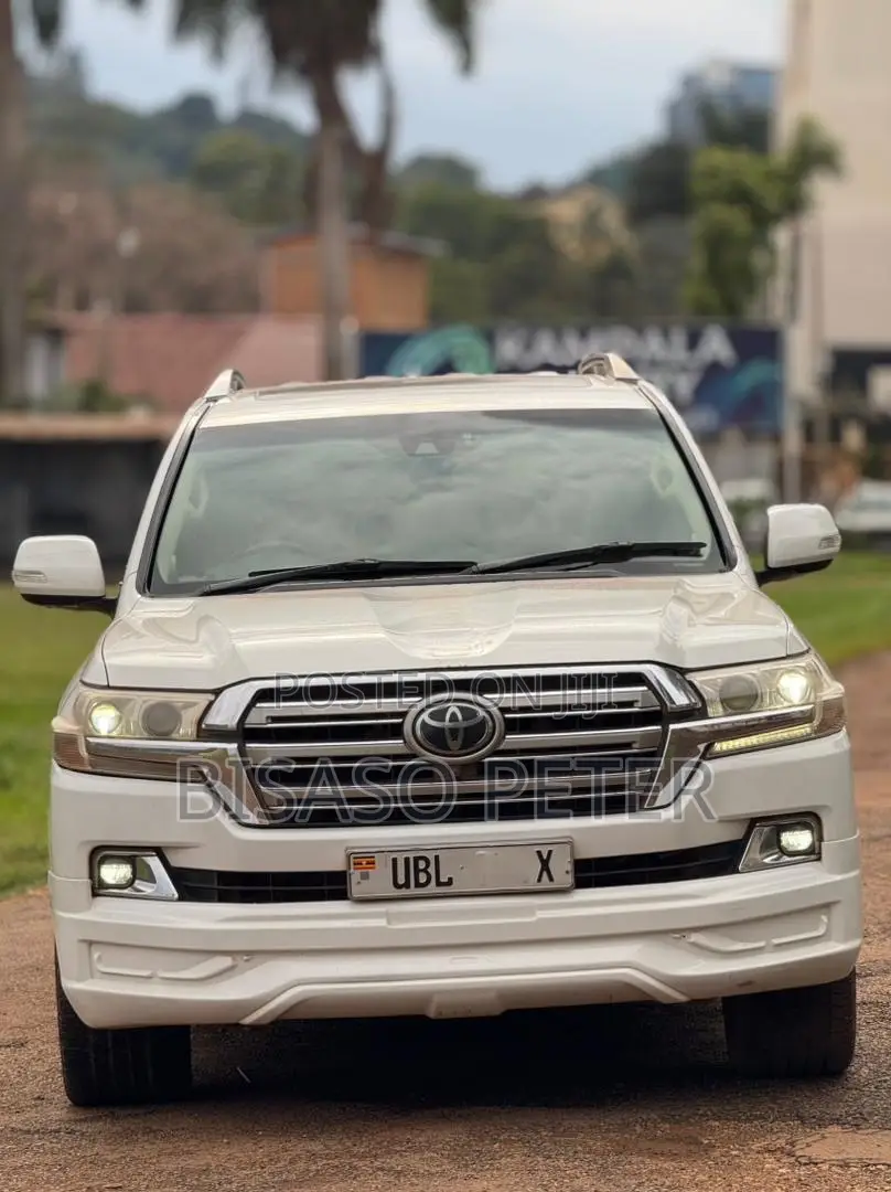 Toyota Land Cruiser 4.6 V8 ZX 2017 White
