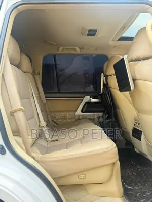 Toyota Land Cruiser 4.6 V8 ZX 2017 White