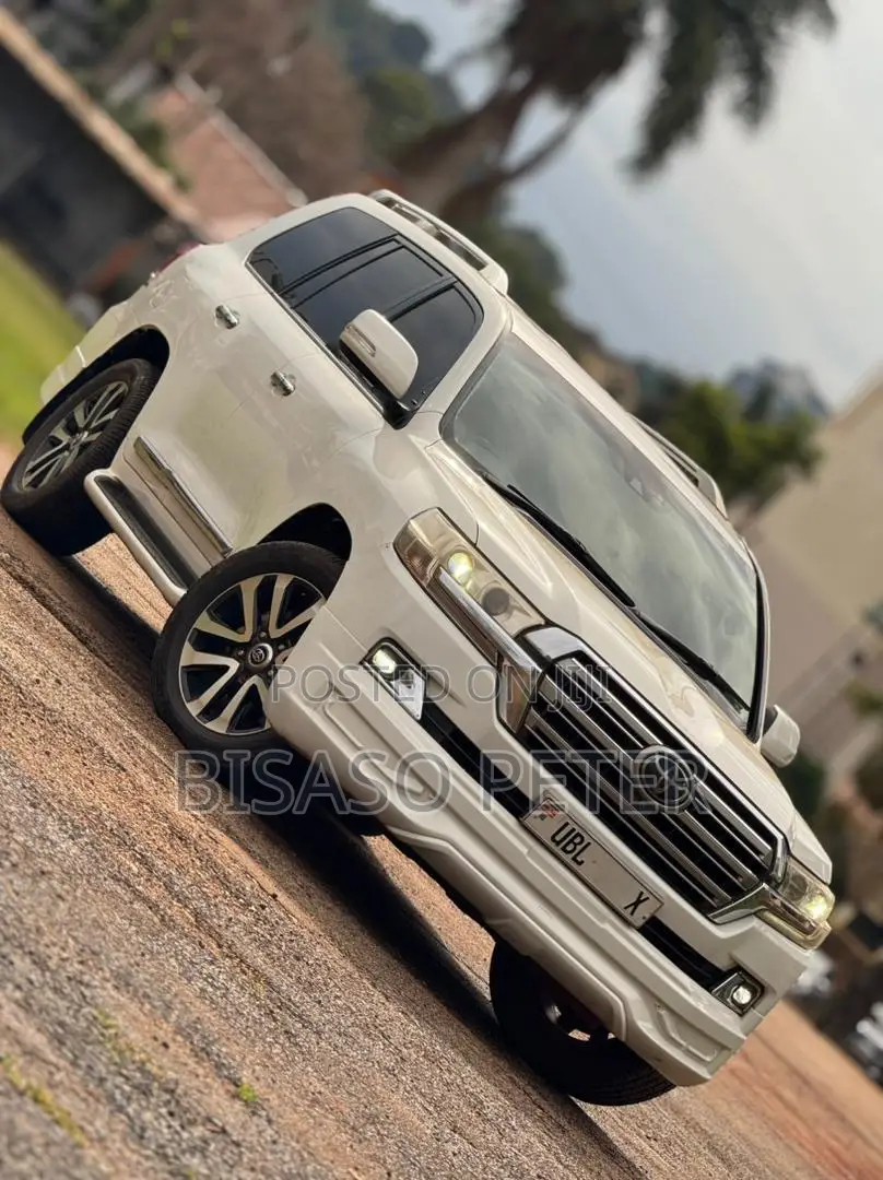 Toyota Land Cruiser 4.6 V8 ZX 2017 White