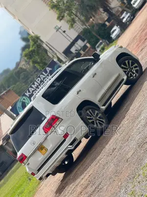 Toyota Land Cruiser 4.6 V8 ZX 2017 White