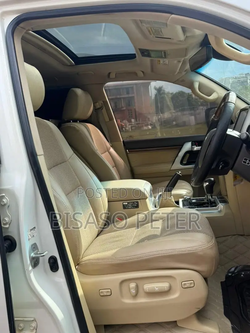 Toyota Land Cruiser 4.6 V8 ZX 2017 White