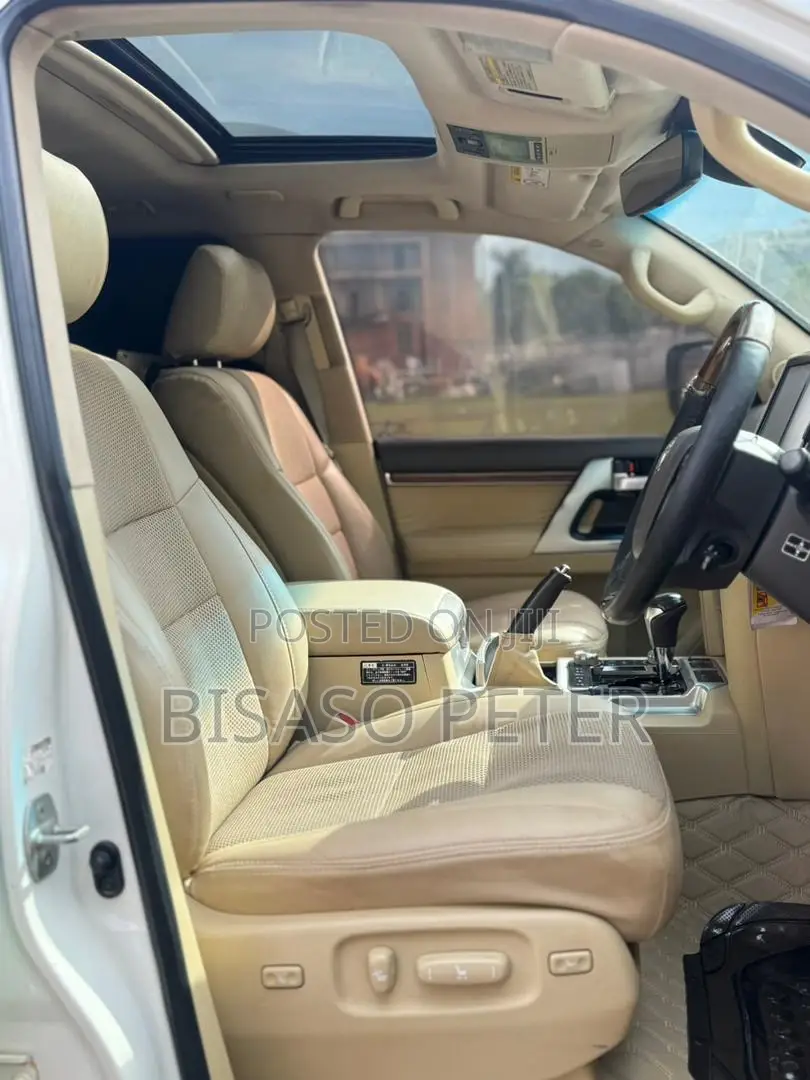 Toyota Land Cruiser 4.6 V8 ZX 2017 White