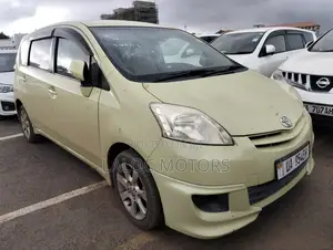 Toyota Passo Sette 1.5 FWD 2012 Green