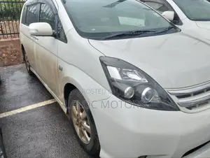 Toyota ISIS 1.8 L 2WD 2012 White