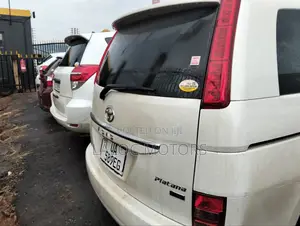 Toyota ISIS 1.8 L 2WD 2012 White
