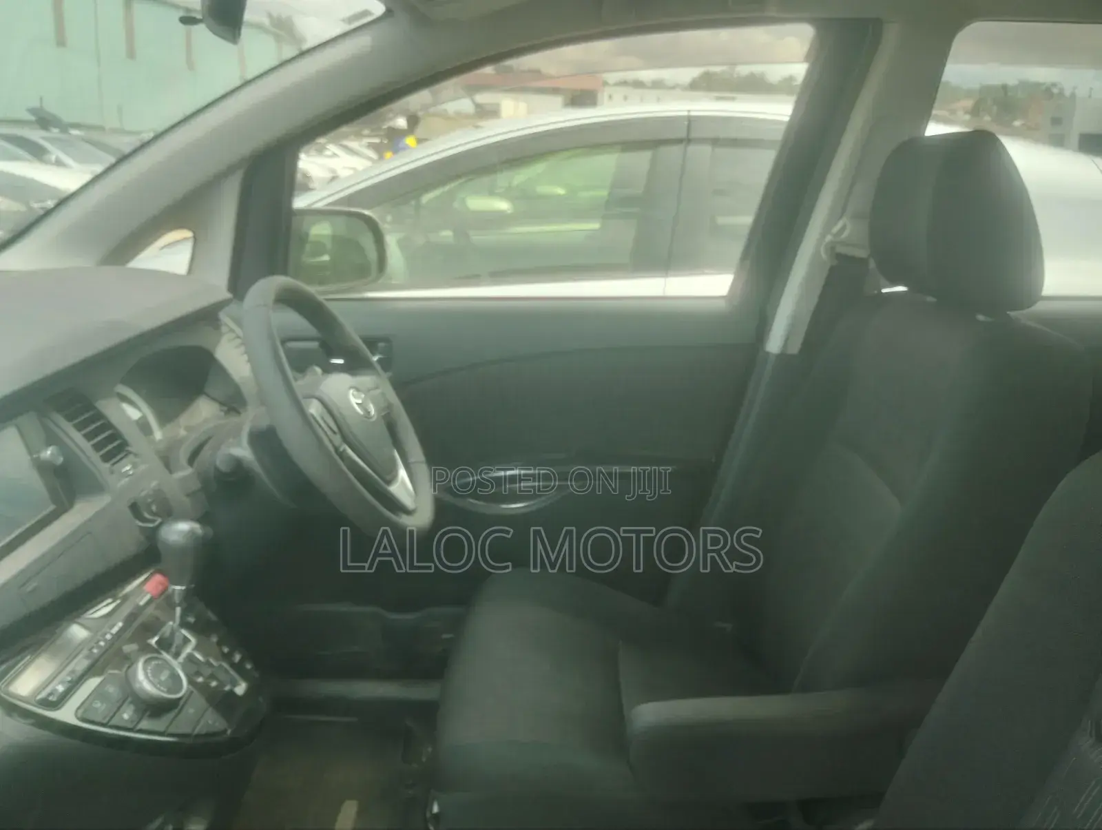 Toyota ISIS 1.8 L 2WD 2012 White