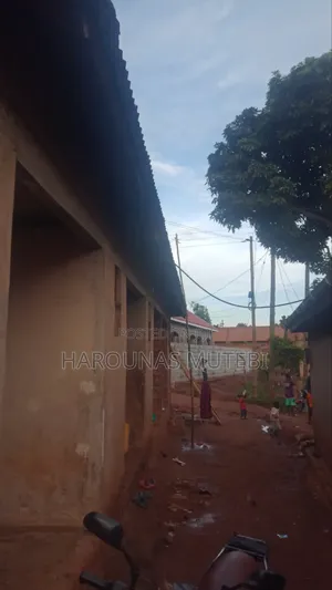 2bdrm House in Kazinga Junction, Wakiso / Wakiso for sale