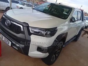 Toyota Hilux Revo Double Cab Deisel 2.8 RWD 2017 White