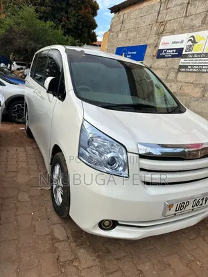 Toyota Noah 2009 White