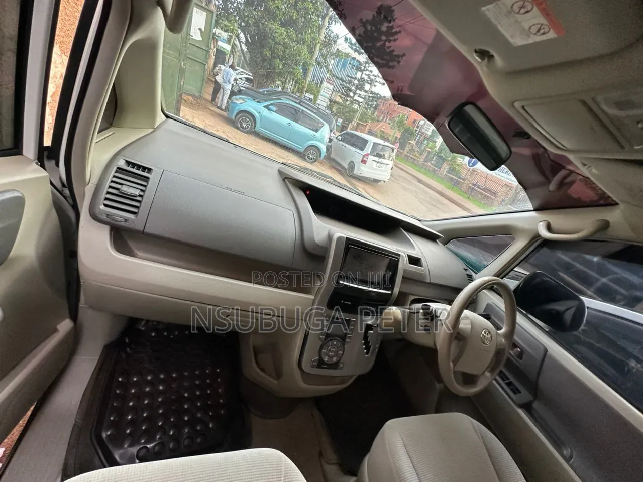 Toyota Noah 2009 White