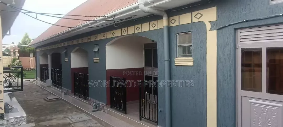 Furnished 8bdrm House in Nakasongola TC for sale
