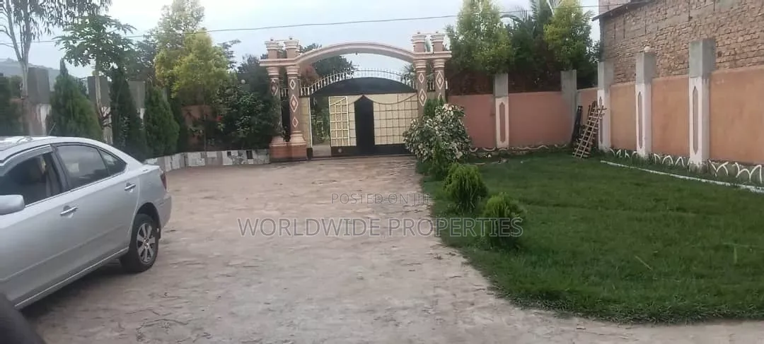 Furnished 8bdrm House in Nakasongola TC for sale