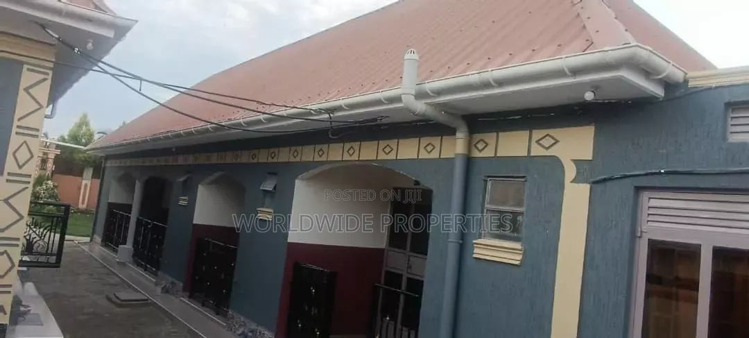 Furnished 8bdrm House in Nakasongola TC for sale