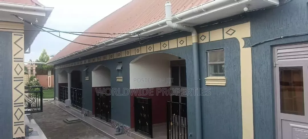 Furnished 8bdrm House in Nakasongola TC for sale