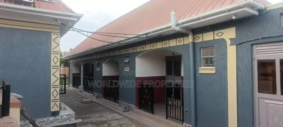 Furnished 8bdrm House in Nakasongola TC for sale
