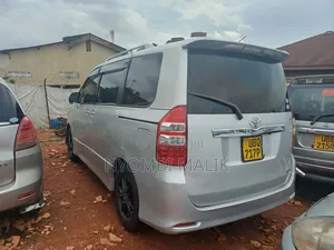 Toyota Noah 2.0 143hp AWD (8 Seater) 2012 Silver