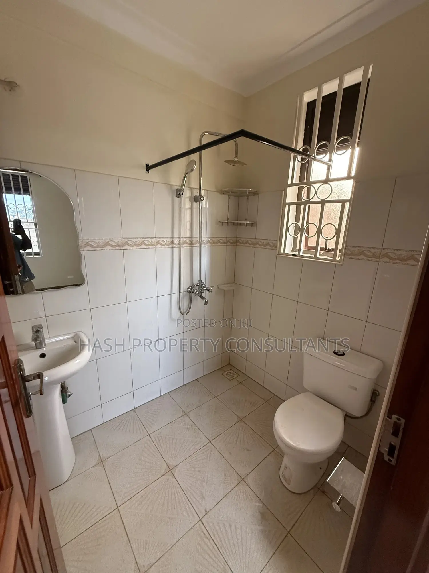 3bdrm Apartment in Muyenga, Central Division for rent