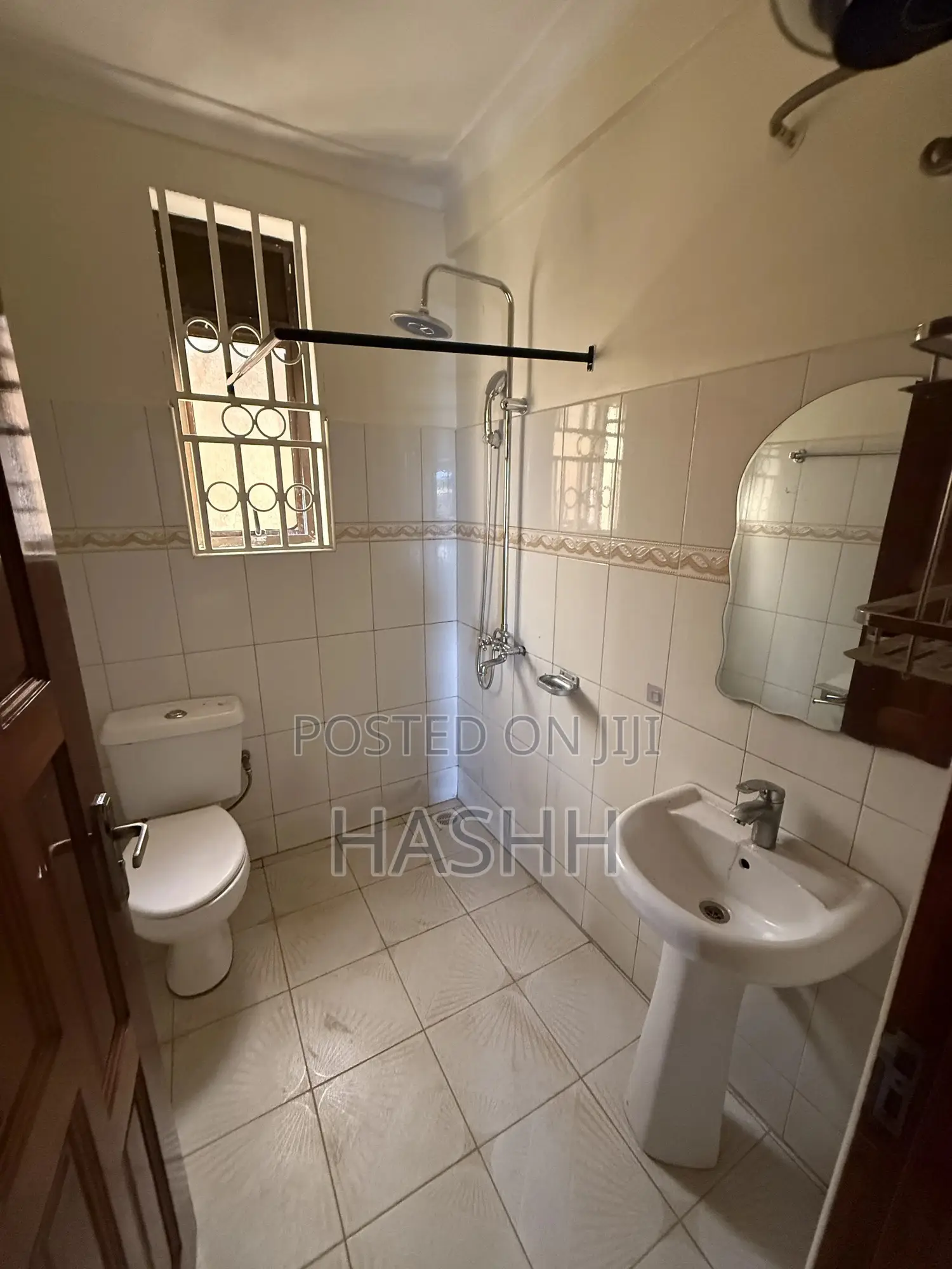 3bdrm Apartment in Muyenga, Central Division for rent