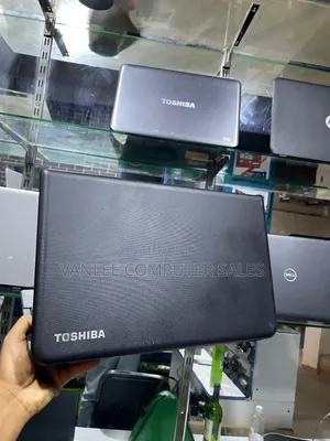 Laptop Toshiba Satellite C670 4GB Intel Core i3 HDD 320GB