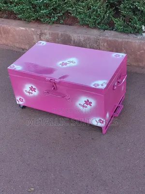 PNK Metallic Medium Suitcase With Rollers