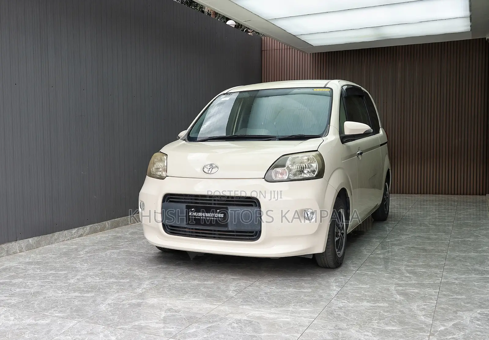 Toyota Porte 2012 Beige