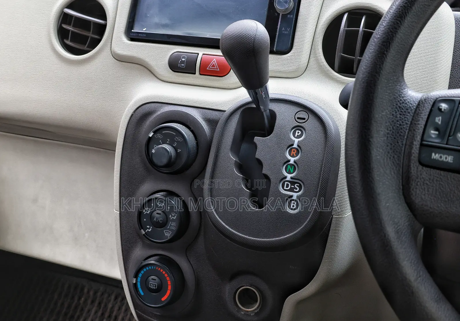 Toyota Porte 2012 Beige