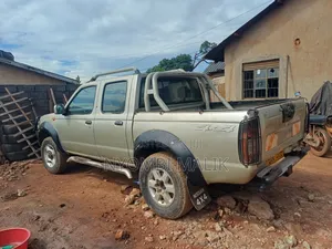 Nissan Hardbody 2008 Gold