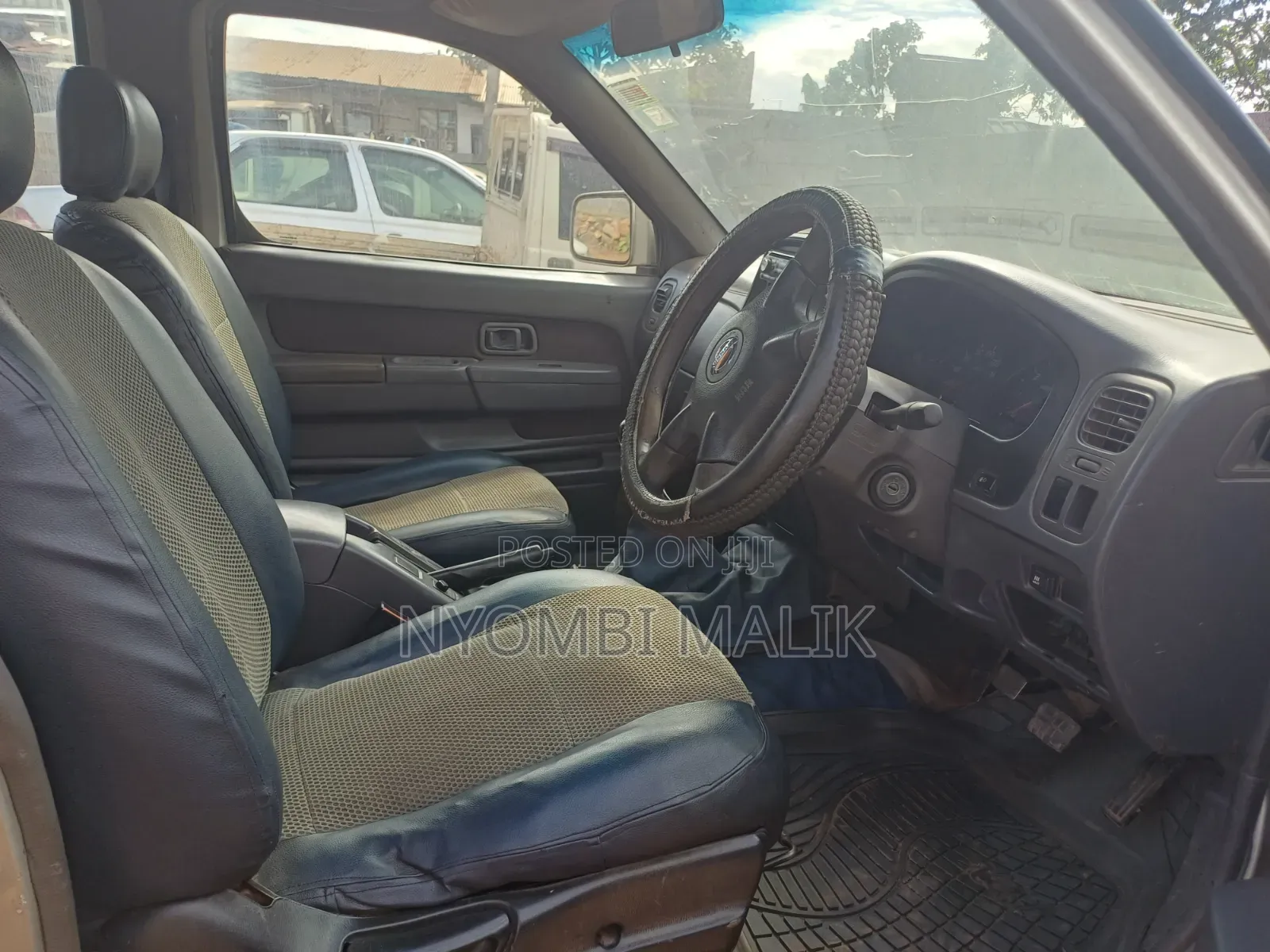 Nissan Hardbody 2008 Gold