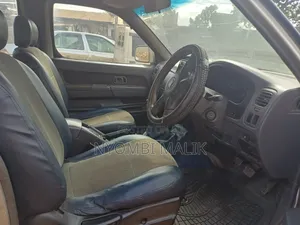 Nissan Hardbody 2008 Gold