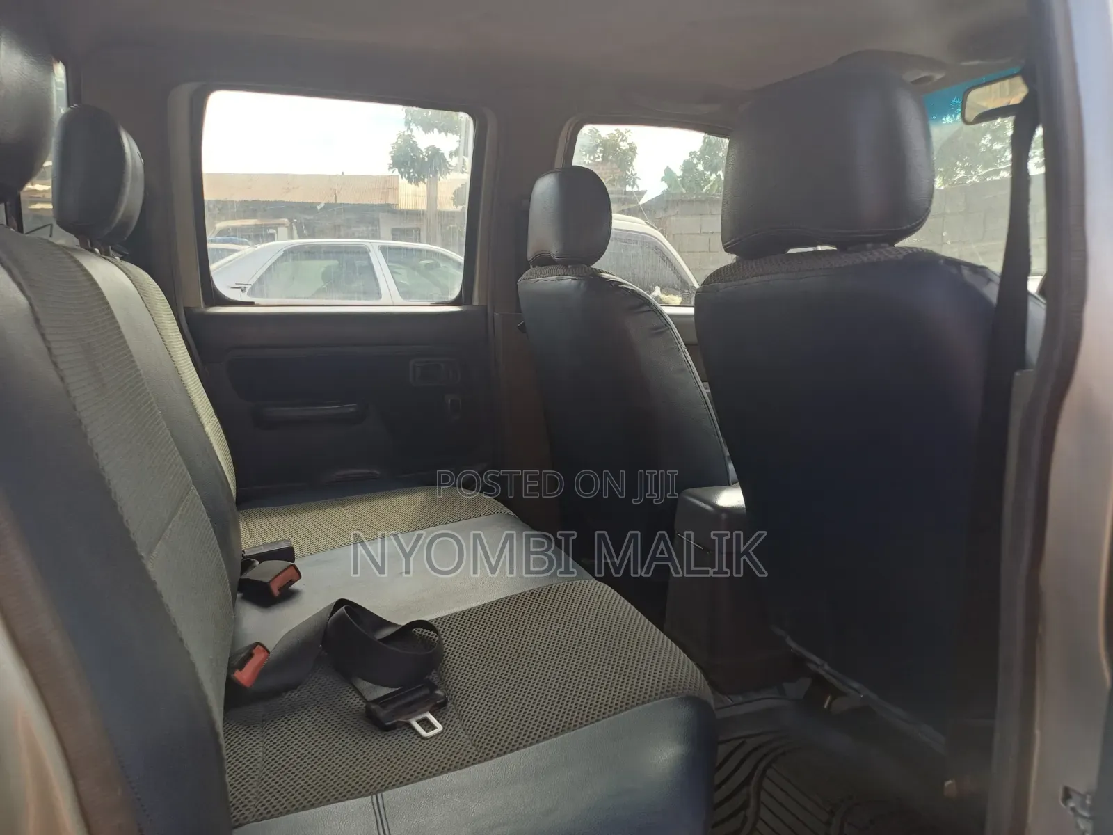 Nissan Hardbody 2008 Gold