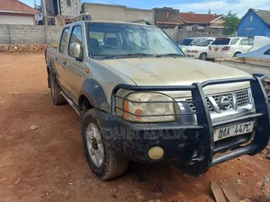 Nissan Hardbody 2008 Gold