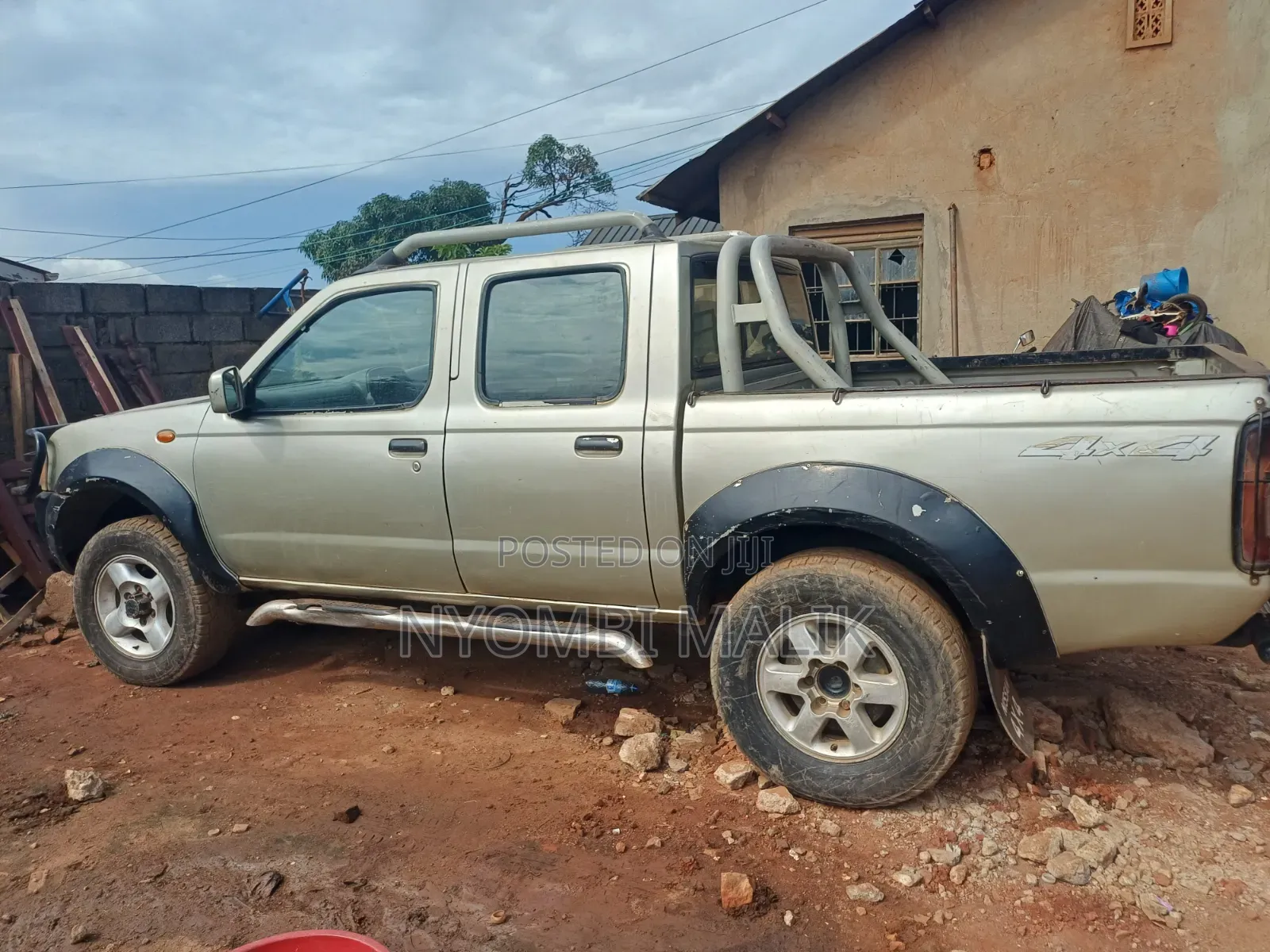 Nissan Hardbody 2008 Gold